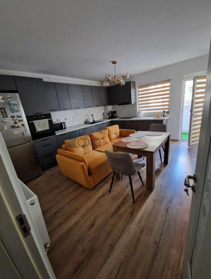 Apartament  camere de vanzare in BACIU